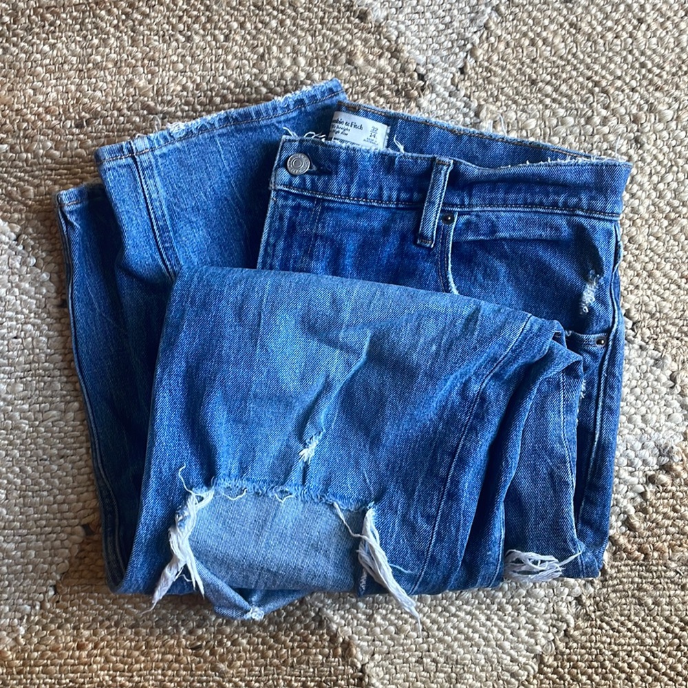 Abercrombie & Fitch: The 90’s Straight Ultra High Rise jeans. 32 , 14 Long